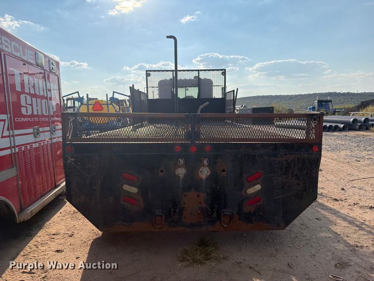 image for item FI0376 2002 Freightliner FLD120 flatbed truck