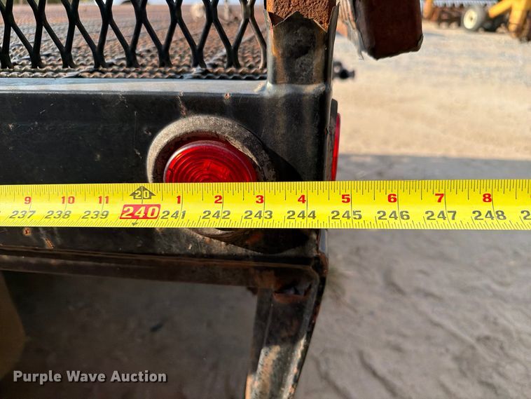 image for item FI0376 2002 Freightliner FLD120 flatbed truck