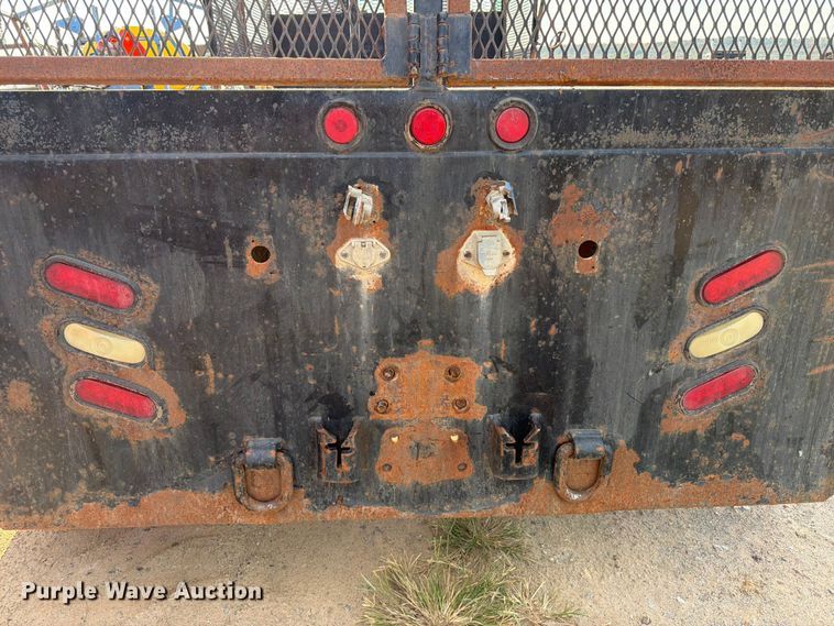 image for item FI0376 2002 Freightliner FLD120 flatbed truck