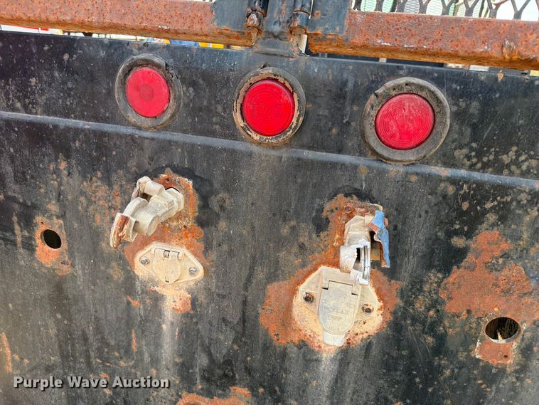 image for item FI0376 2002 Freightliner FLD120 flatbed truck