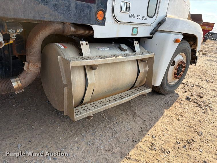 image for item FI0376 2002 Freightliner FLD120 flatbed truck