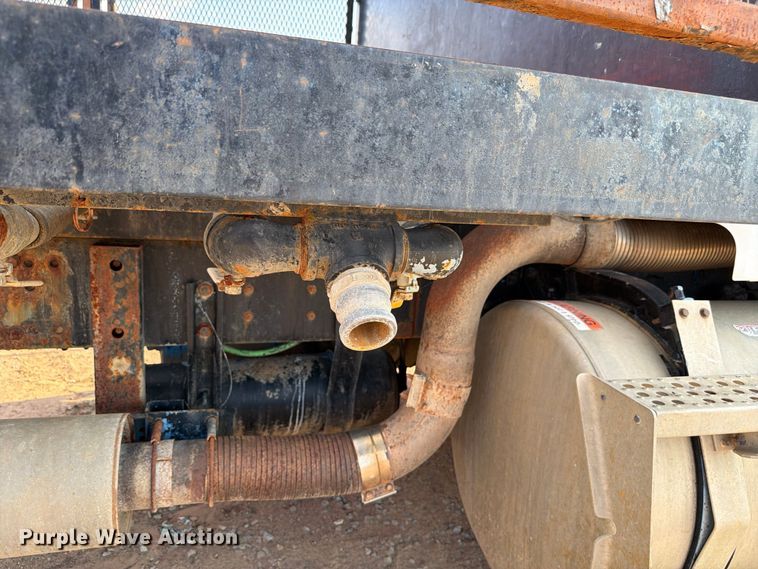 image for item FI0376 2002 Freightliner FLD120 flatbed truck