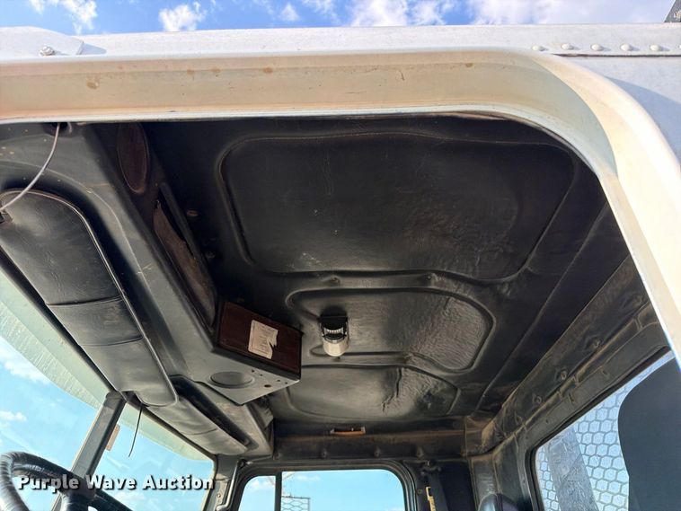 image for item FI0376 2002 Freightliner FLD120 flatbed truck