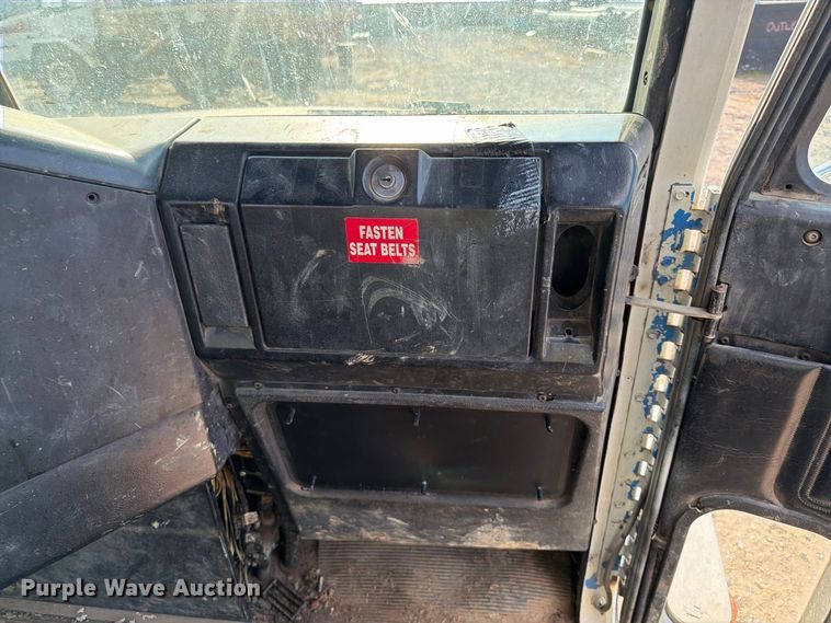 image for item FI0376 2002 Freightliner FLD120 flatbed truck