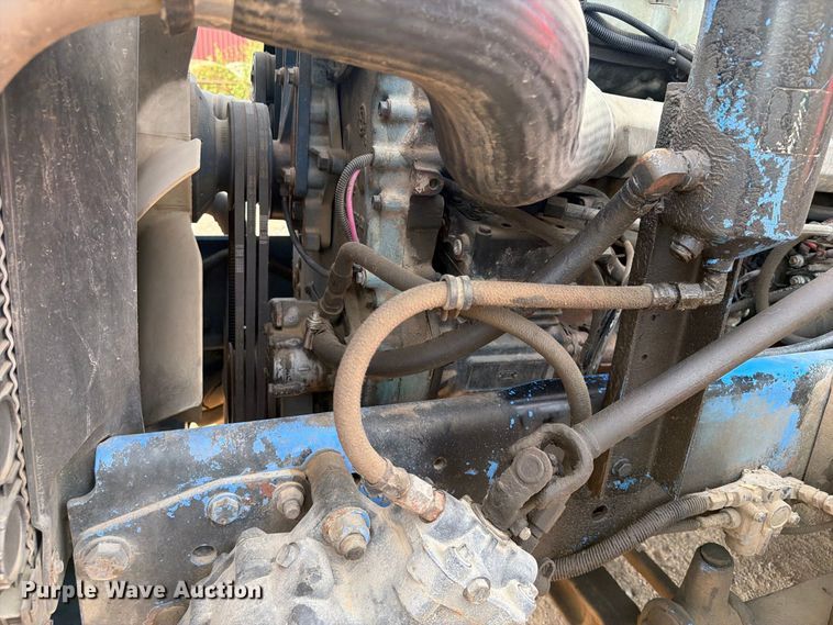 image for item FI0376 2002 Freightliner FLD120 flatbed truck