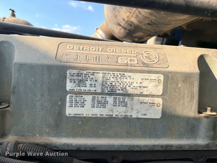 image for item FI0376 2002 Freightliner FLD120 flatbed truck