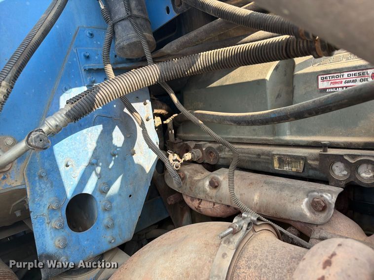 image for item FI0376 2002 Freightliner FLD120 flatbed truck