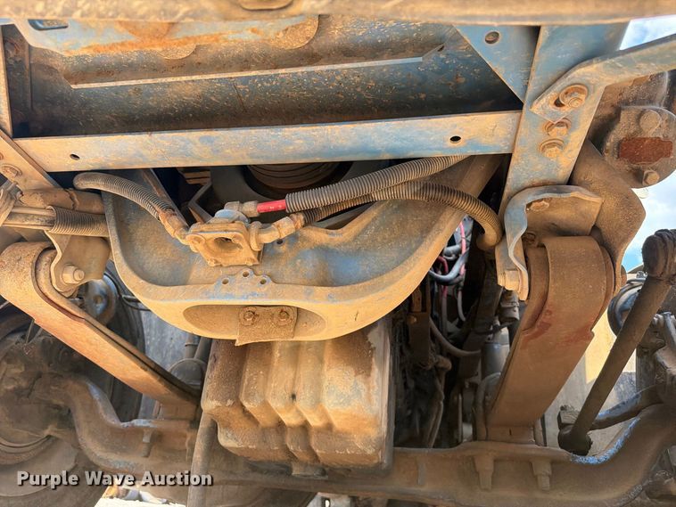 image for item FI0376 2002 Freightliner FLD120 flatbed truck