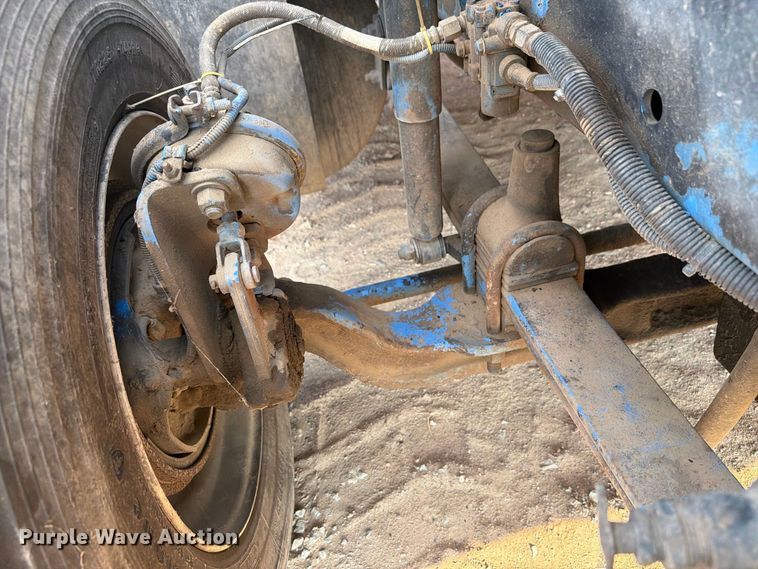 image for item FI0376 2002 Freightliner FLD120 flatbed truck