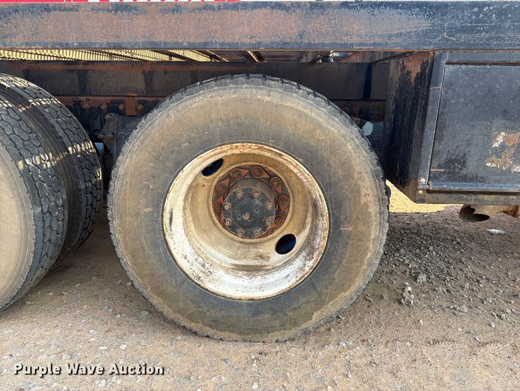 image for item FI0376 2002 Freightliner FLD120 flatbed truck