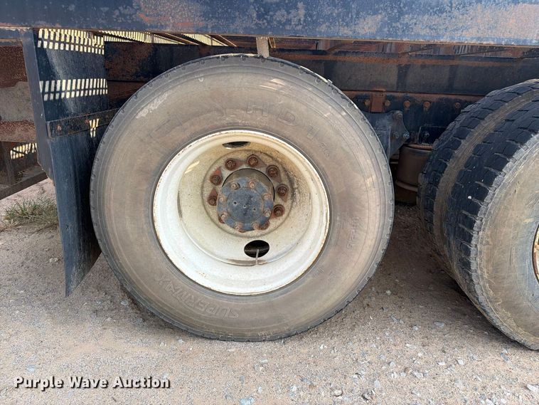image for item FI0376 2002 Freightliner FLD120 flatbed truck