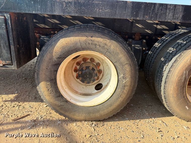 image for item FI0376 2002 Freightliner FLD120 flatbed truck