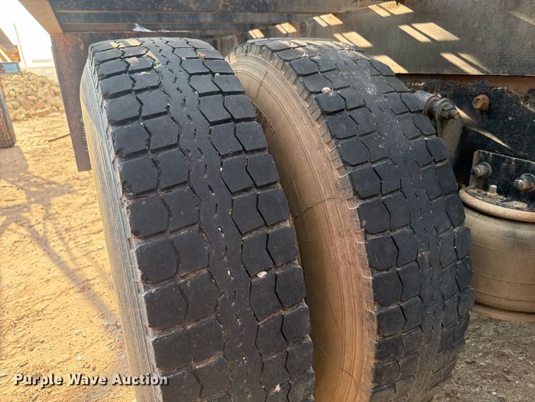 image for item FI0376 2002 Freightliner FLD120 flatbed truck