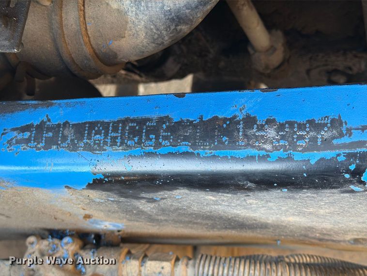 image for item FI0376 2002 Freightliner FLD120 flatbed truck
