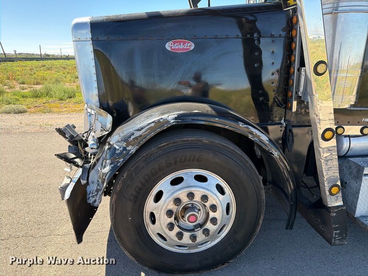 image for item FI2052 2003 Peterbilt 379 car carrier truck
