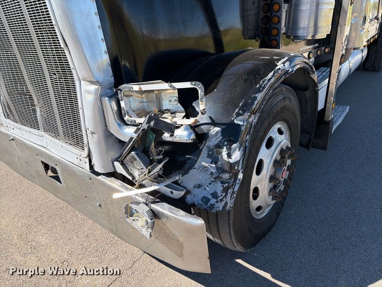 image for item FI2052 2003 Peterbilt 379 car carrier truck