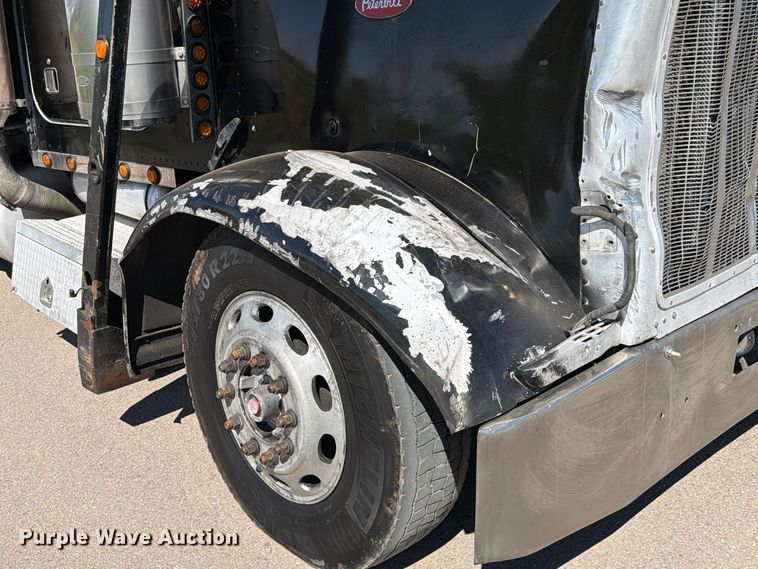 image for item FI2052 2003 Peterbilt 379 car carrier truck