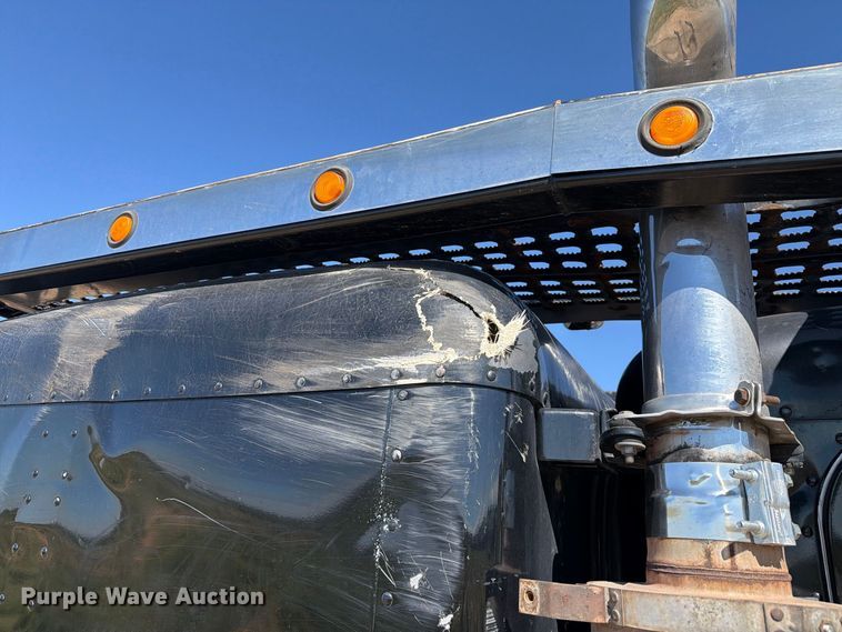 image for item FI2052 2003 Peterbilt 379 car carrier truck