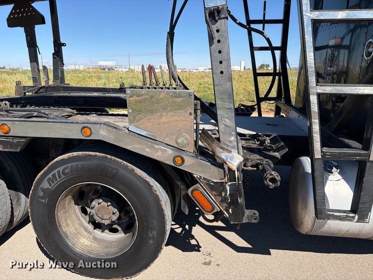 image for item FI2052 2003 Peterbilt 379 car carrier truck