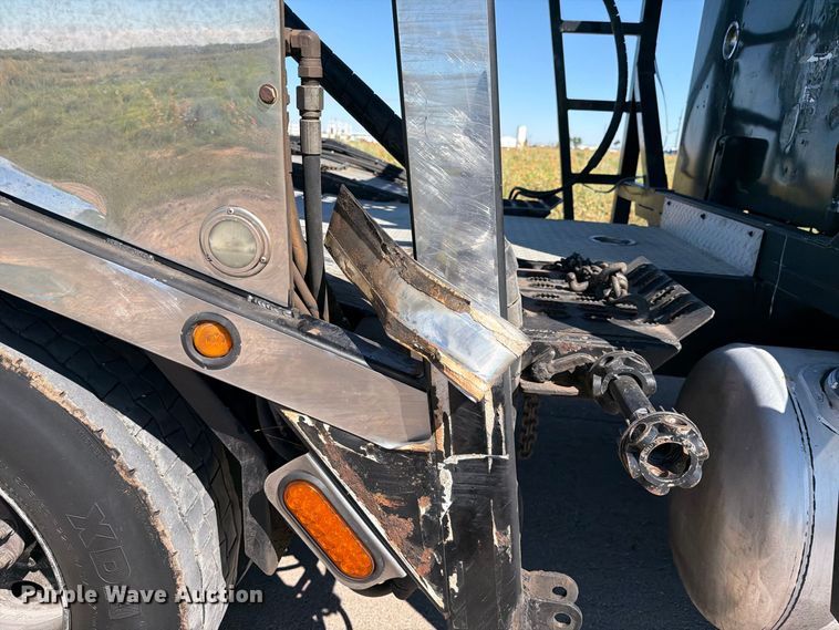 image for item FI2052 2003 Peterbilt 379 car carrier truck
