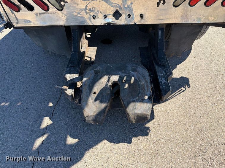image for item FI2052 2003 Peterbilt 379 car carrier truck
