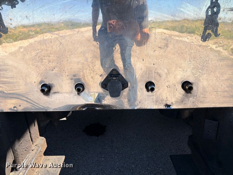 image for item FI2052 2003 Peterbilt 379 car carrier truck
