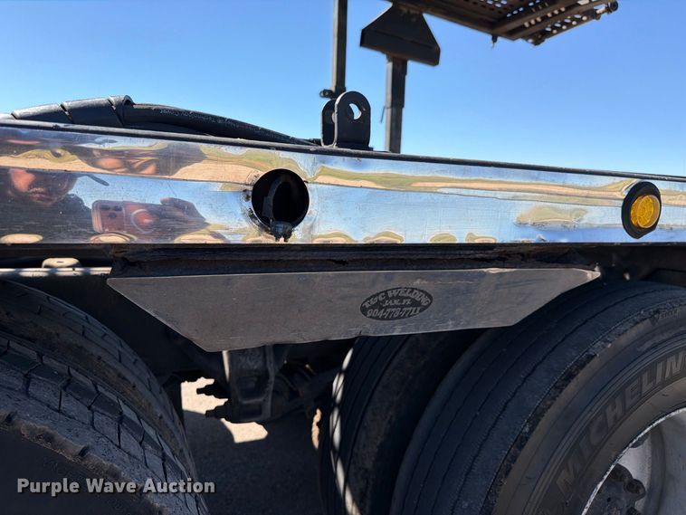 image for item FI2052 2003 Peterbilt 379 car carrier truck