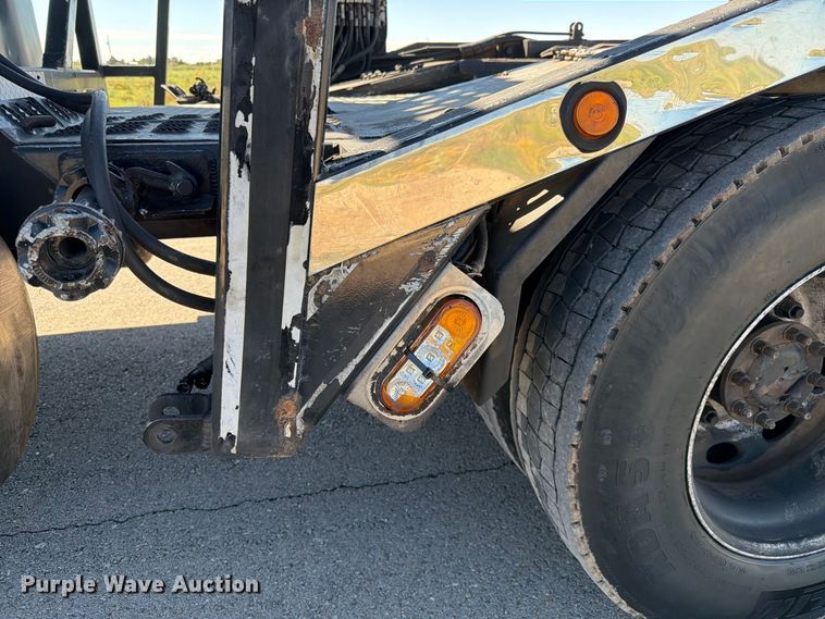 image for item FI2052 2003 Peterbilt 379 car carrier truck