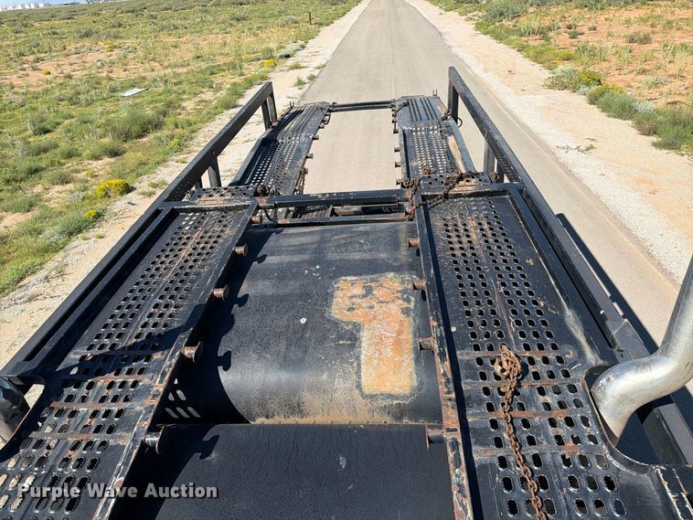 image for item FI2052 2003 Peterbilt 379 car carrier truck