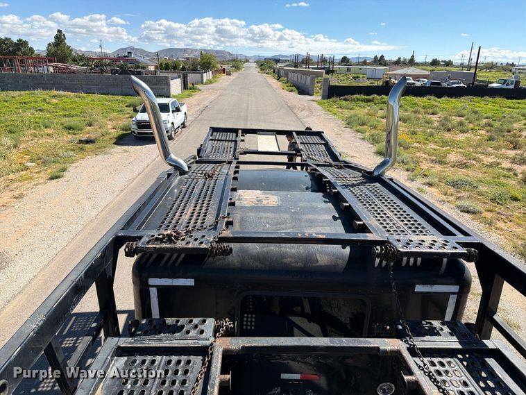 image for item FI2052 2003 Peterbilt 379 car carrier truck