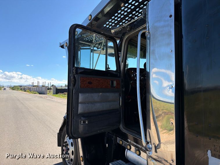 image for item FI2052 2003 Peterbilt 379 car carrier truck