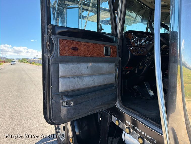 image for item FI2052 2003 Peterbilt 379 car carrier truck