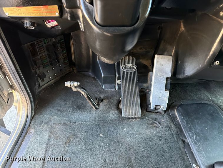 image for item FI2052 2003 Peterbilt 379 car carrier truck
