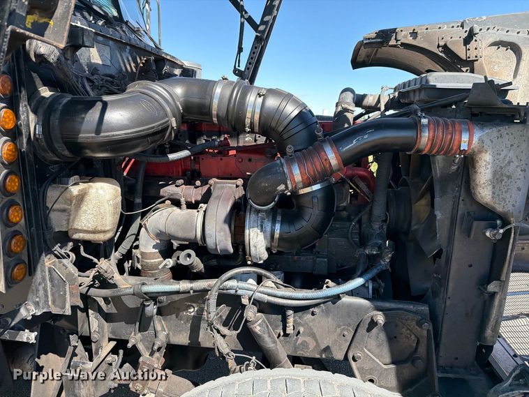 image for item FI2052 2003 Peterbilt 379 car carrier truck