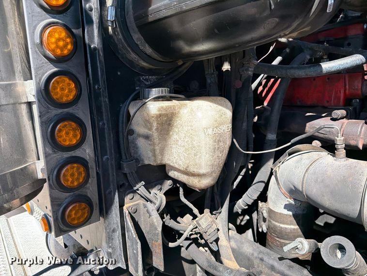 image for item FI2052 2003 Peterbilt 379 car carrier truck