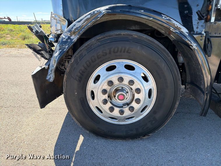 image for item FI2052 2003 Peterbilt 379 car carrier truck