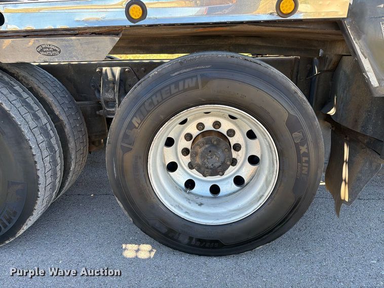 image for item FI2052 2003 Peterbilt 379 car carrier truck
