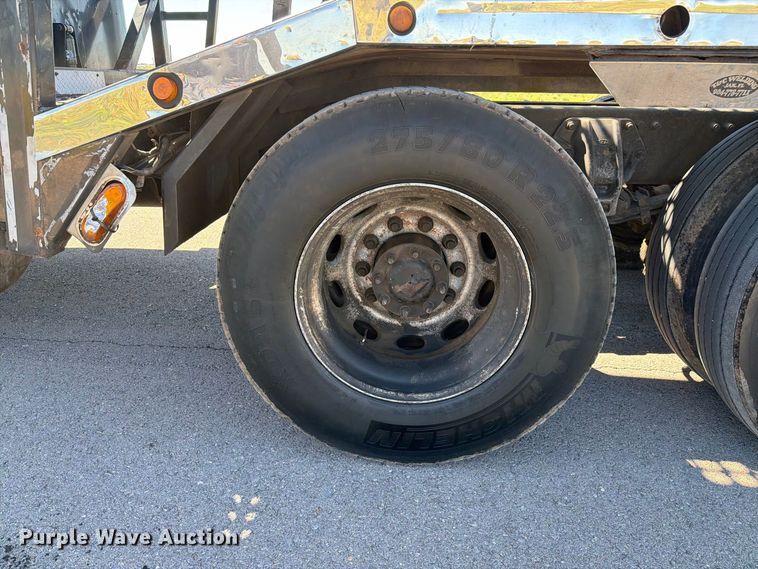 image for item FI2052 2003 Peterbilt 379 car carrier truck
