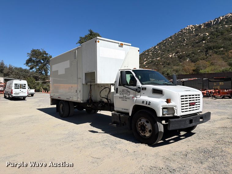 image for item FI2073 2005 GMC C7500 paper shredder truck