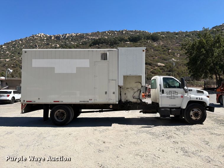 image for item FI2073 2005 GMC C7500 paper shredder truck