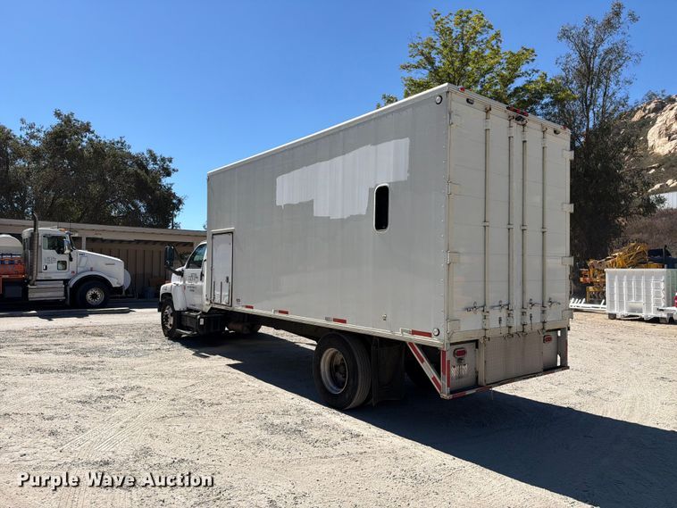 image for item FI2073 2005 GMC C7500 paper shredder truck