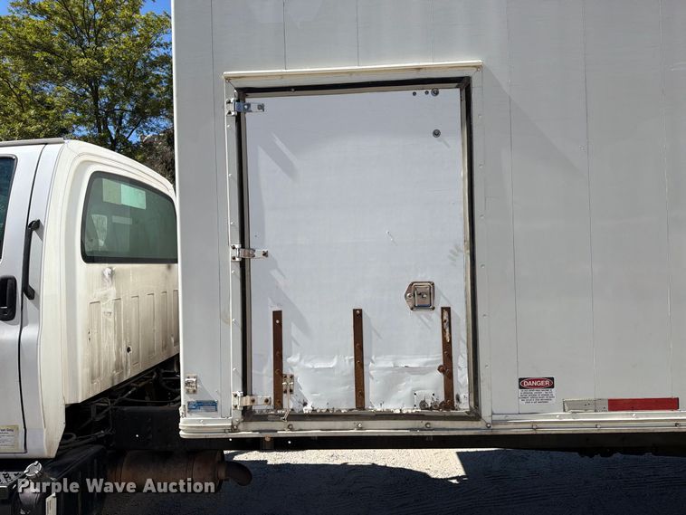 image for item FI2073 2005 GMC C7500 paper shredder truck