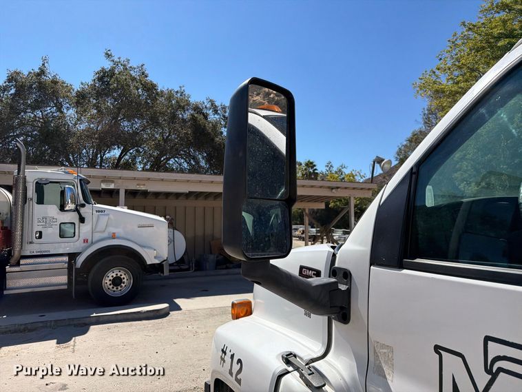 image for item FI2073 2005 GMC C7500 paper shredder truck