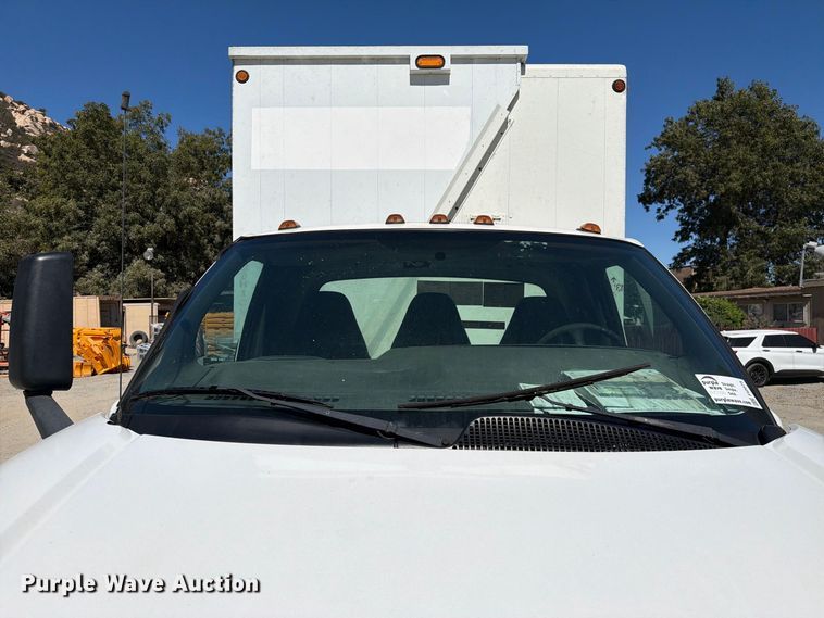 image for item FI2073 2005 GMC C7500 paper shredder truck