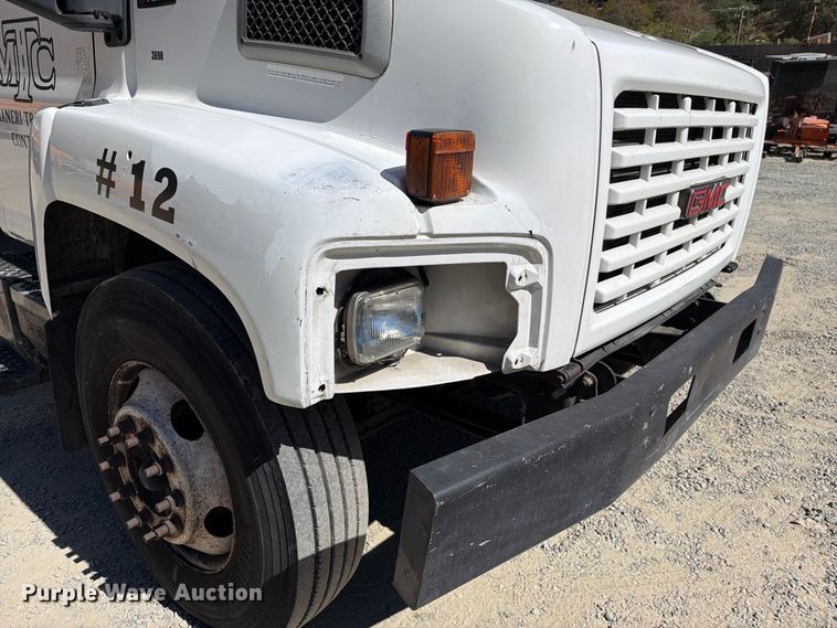 image for item FI2073 2005 GMC C7500 paper shredder truck