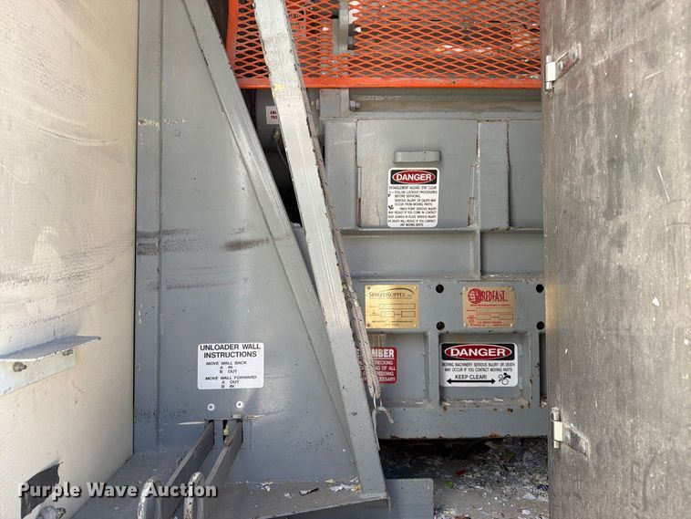 image for item FI2073 2005 GMC C7500 paper shredder truck