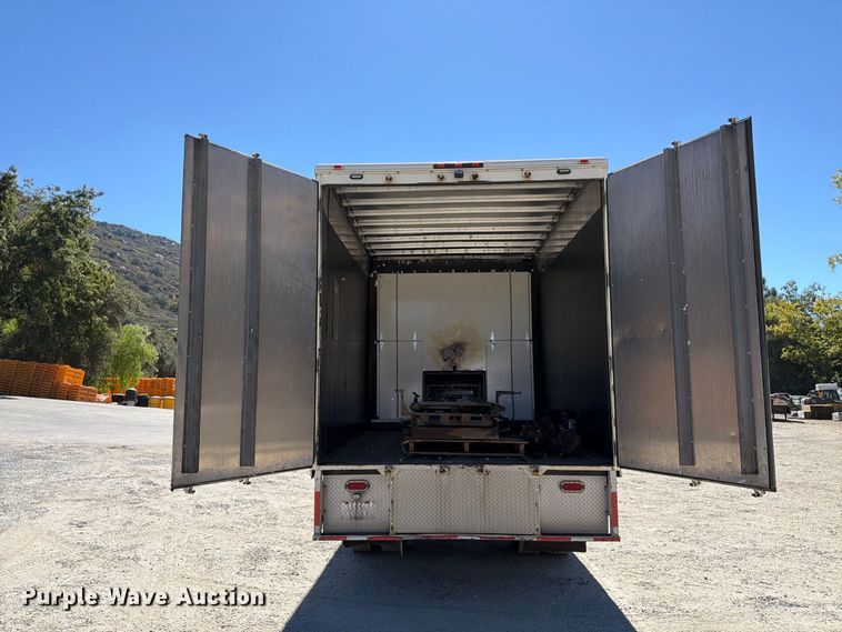image for item FI2073 2005 GMC C7500 paper shredder truck