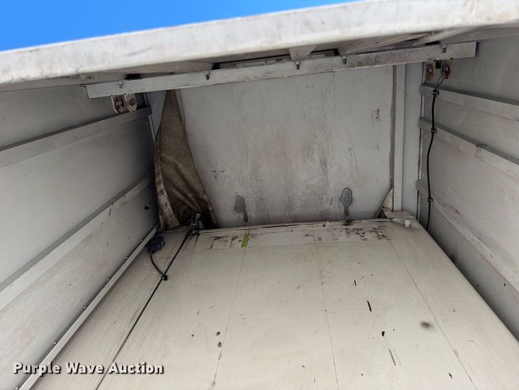 image for item FI2073 2005 GMC C7500 paper shredder truck