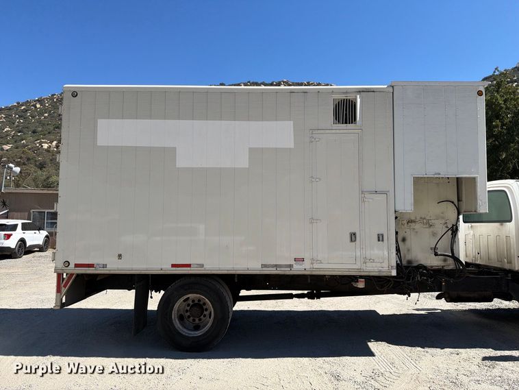 image for item FI2073 2005 GMC C7500 paper shredder truck