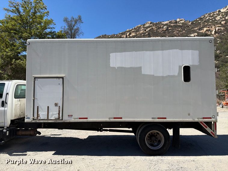 image for item FI2073 2005 GMC C7500 paper shredder truck